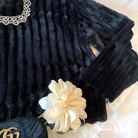Zara NWOT Plush Black Top SZ-M - Picture 6 of 8